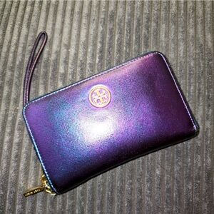 EUC Tory Burch PURPLE robinson iridescent leather zip wallet